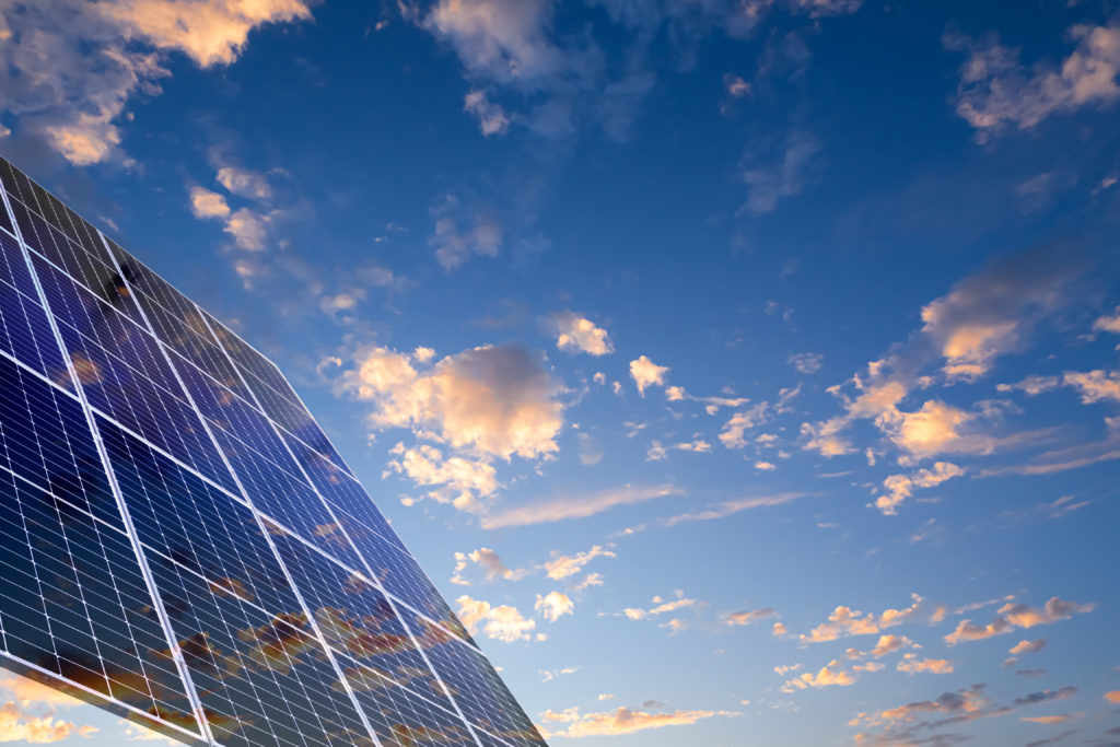 ¿Energía solar térmica o fotovoltaica? Descubre cuál te conviene más en Castellón